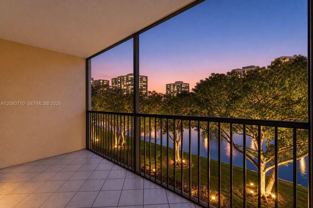 750 SW 138th Ave 304F, Pembroke Pines, FL 33027