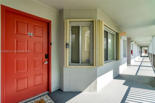 750 SW 138th Ave 304F, Pembroke Pines, FL 33027