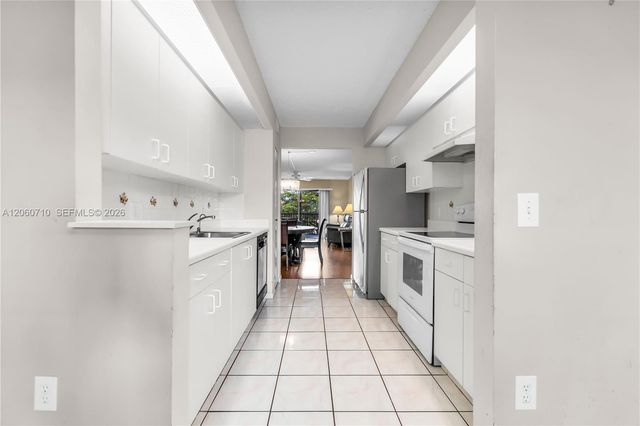 750 SW 138th Ave 304F, Pembroke Pines, FL 33027