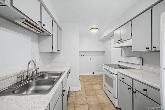 21 Newark Street D, Aurora, CO 80012