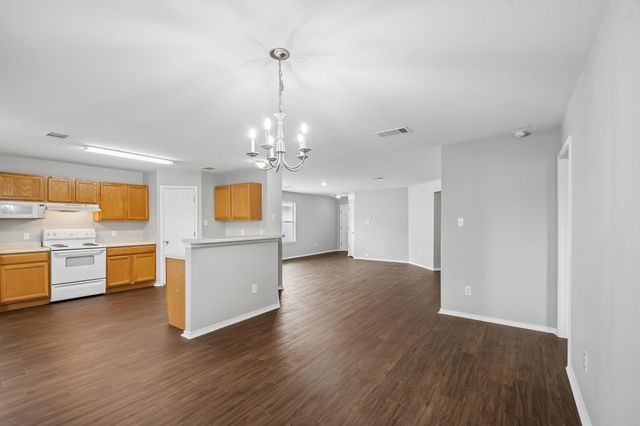 610 Lavaca LOOP, Elgin, TX 78621