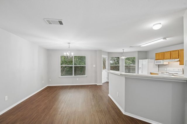 610 Lavaca LOOP, Elgin, TX 78621
