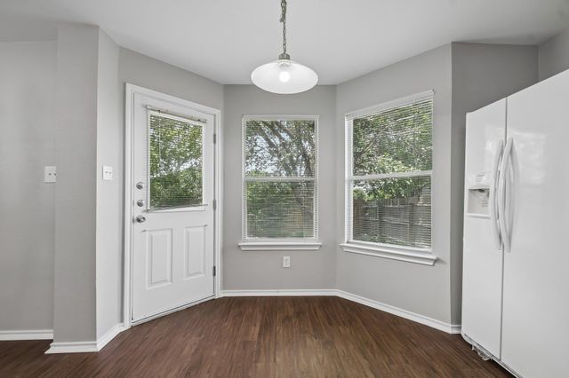 610 Lavaca LOOP, Elgin, TX 78621