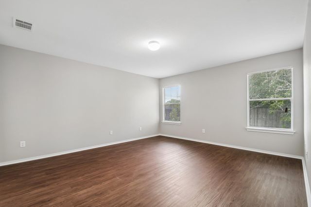 610 Lavaca LOOP, Elgin, TX 78621