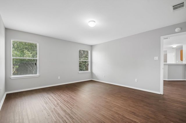 610 Lavaca LOOP, Elgin, TX 78621