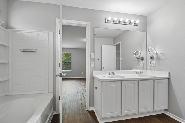 610 Lavaca LOOP, Elgin, TX 78621