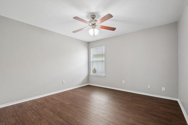 610 Lavaca LOOP, Elgin, TX 78621