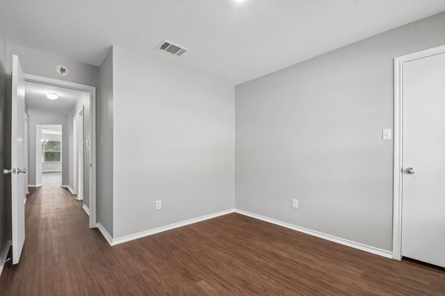 610 Lavaca LOOP, Elgin, TX 78621