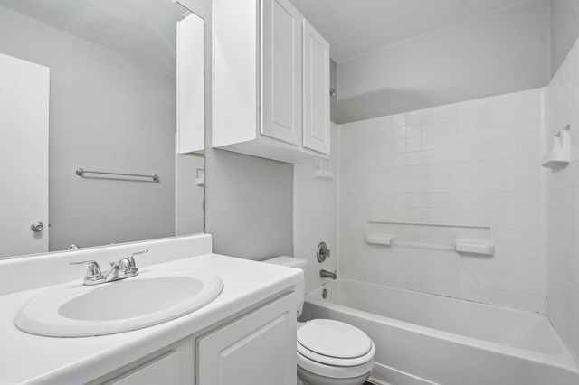 610 Lavaca LOOP, Elgin, TX 78621