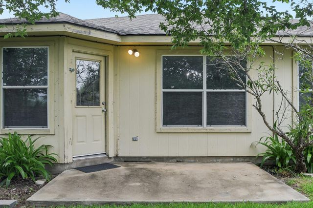 610 Lavaca LOOP, Elgin, TX 78621