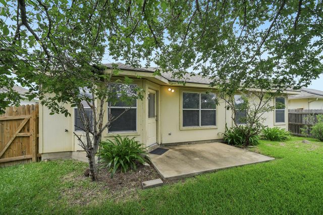 610 Lavaca LOOP, Elgin, TX 78621