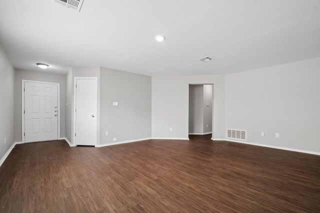 610 Lavaca LOOP, Elgin, TX 78621