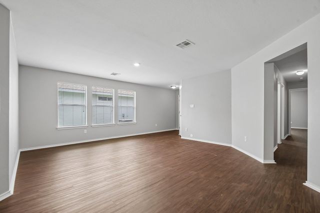 610 Lavaca LOOP, Elgin, TX 78621