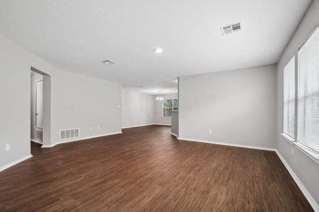 610 Lavaca LOOP, Elgin, TX 78621