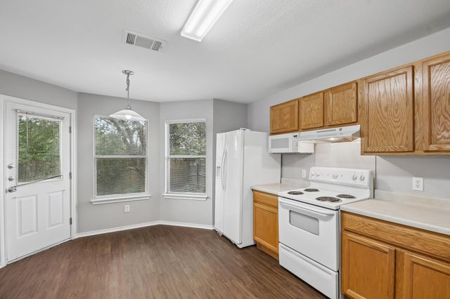 610 Lavaca LOOP, Elgin, TX 78621