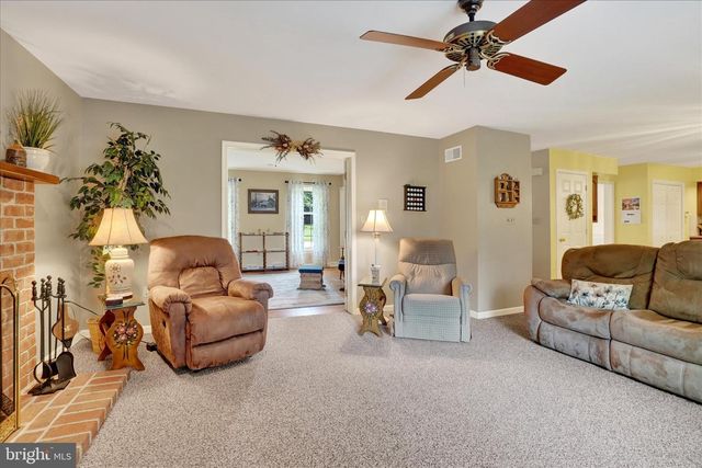 1885 HERMAN DR, York, PA 17408