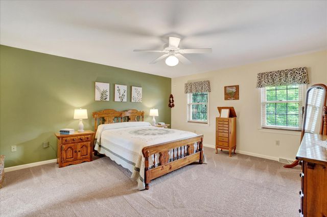 1885 HERMAN DR, York, PA 17408