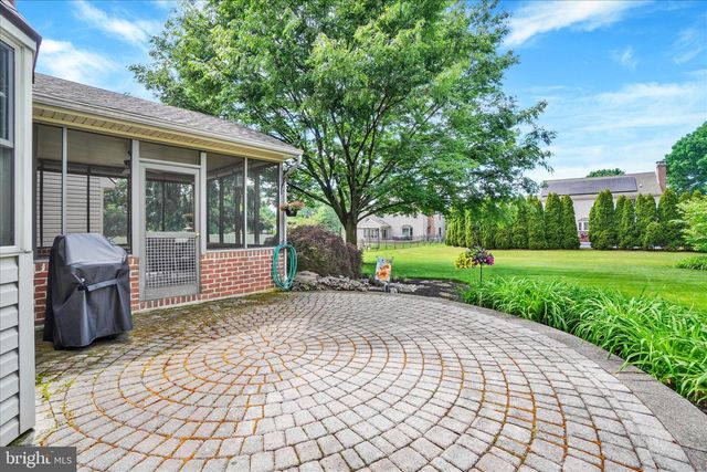 1885 HERMAN DR, York, PA 17408