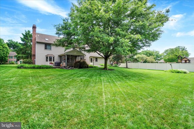 1885 HERMAN DR, York, PA 17408