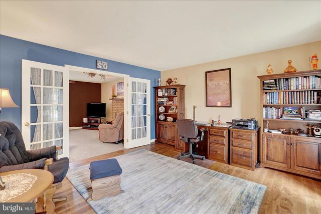 1885 HERMAN DR, York, PA 17408