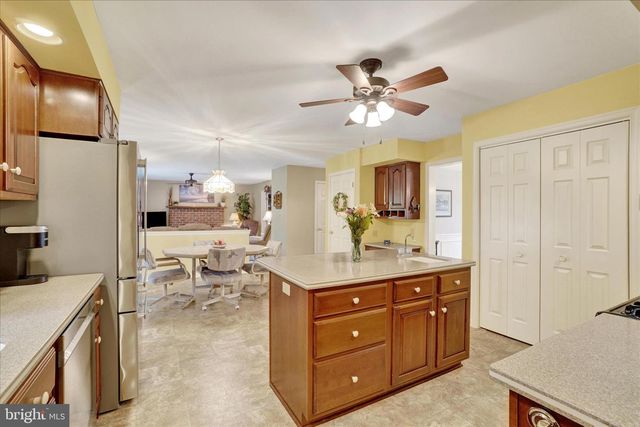 1885 HERMAN DR, York, PA 17408