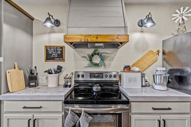 1514 State Hwy Ff, Ava, MO 65608