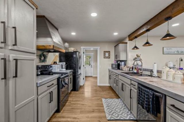 1514 State Hwy Ff, Ava, MO 65608