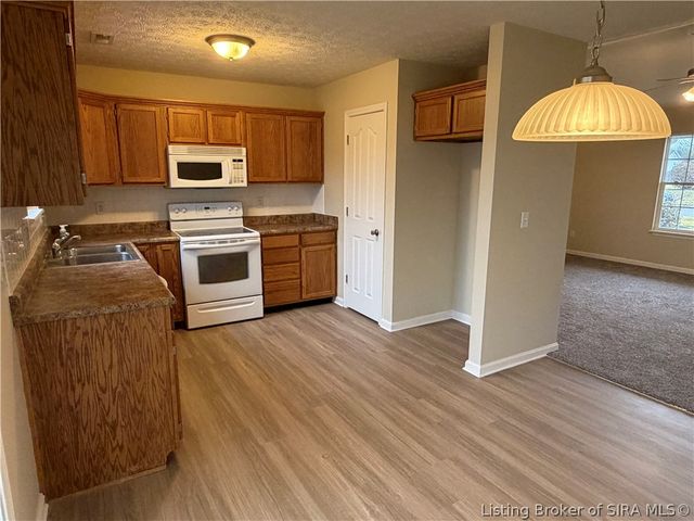 12121 Pinta Place, Sellersburg, IN 47172