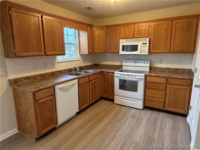 12121 Pinta Place, Sellersburg, IN 47172