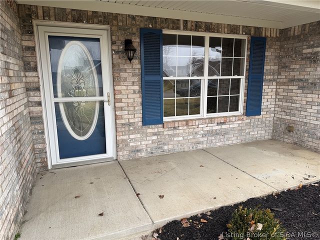 12121 Pinta Place, Sellersburg, IN 47172