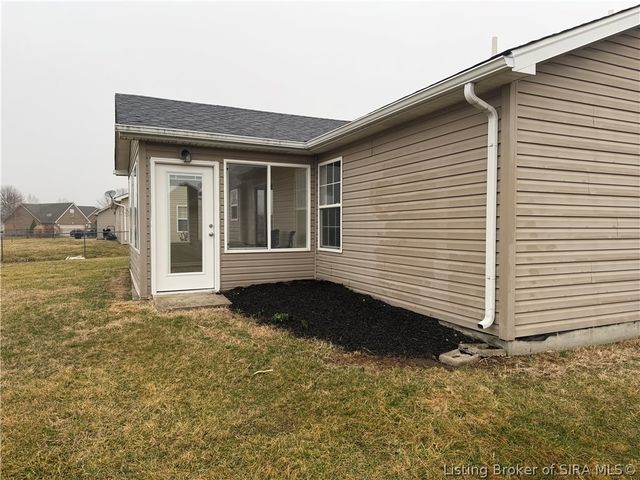 12121 Pinta Place, Sellersburg, IN 47172