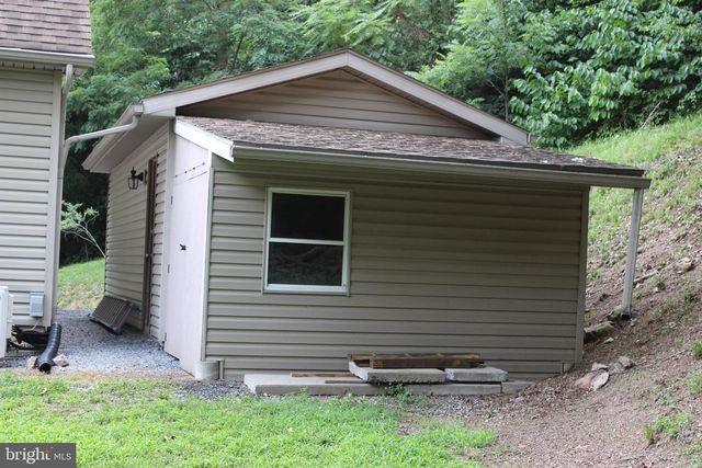 957 BUTLERS CHAPEL RD, Martinsburg, WV 25403