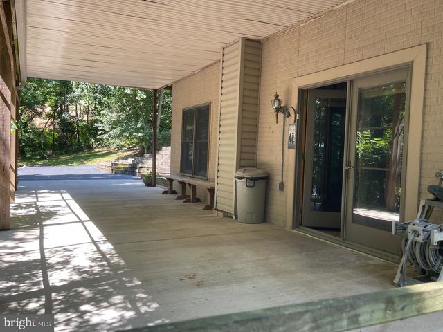 957 BUTLERS CHAPEL RD, Martinsburg, WV 25403