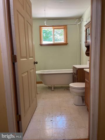 957 BUTLERS CHAPEL RD, Martinsburg, WV 25403