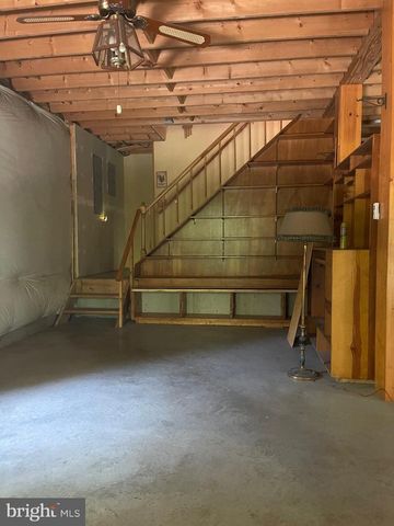957 BUTLERS CHAPEL RD, Martinsburg, WV 25403