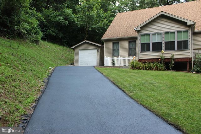 957 BUTLERS CHAPEL RD, Martinsburg, WV 25403