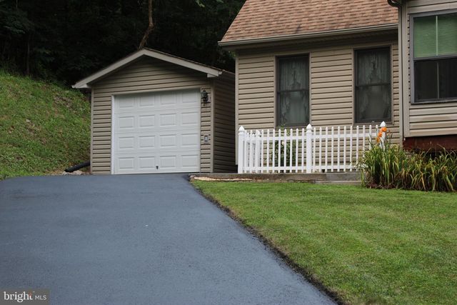 957 BUTLERS CHAPEL RD, Martinsburg, WV 25403