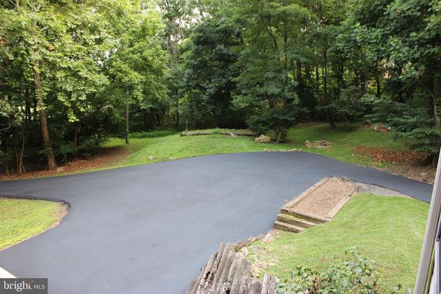 957 BUTLERS CHAPEL RD, Martinsburg, WV 25403