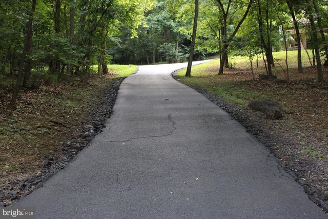 957 BUTLERS CHAPEL RD, Martinsburg, WV 25403