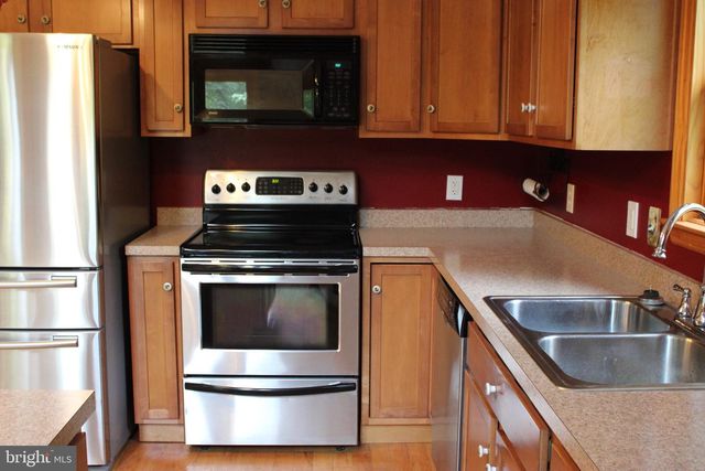 957 BUTLERS CHAPEL RD, Martinsburg, WV 25403