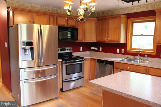 957 BUTLERS CHAPEL RD, Martinsburg, WV 25403