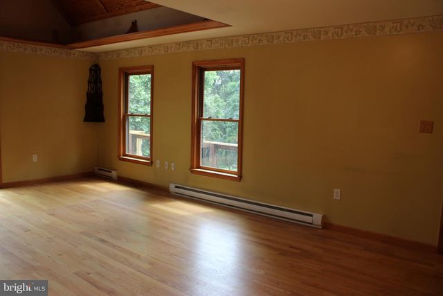 957 BUTLERS CHAPEL RD, Martinsburg, WV 25403