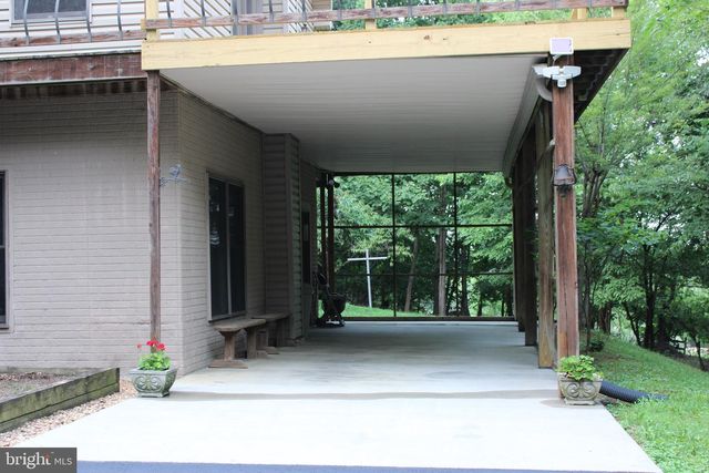 957 BUTLERS CHAPEL RD, Martinsburg, WV 25403
