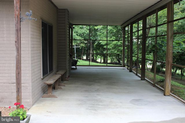 957 BUTLERS CHAPEL RD, Martinsburg, WV 25403