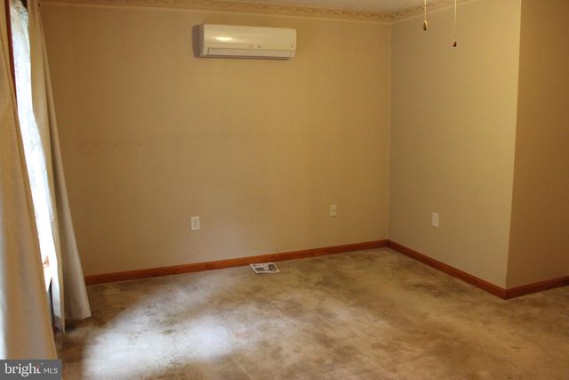 957 BUTLERS CHAPEL RD, Martinsburg, WV 25403
