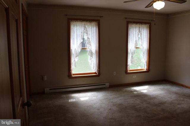 957 BUTLERS CHAPEL RD, Martinsburg, WV 25403