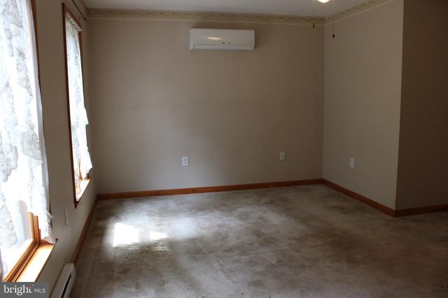 957 BUTLERS CHAPEL RD, Martinsburg, WV 25403