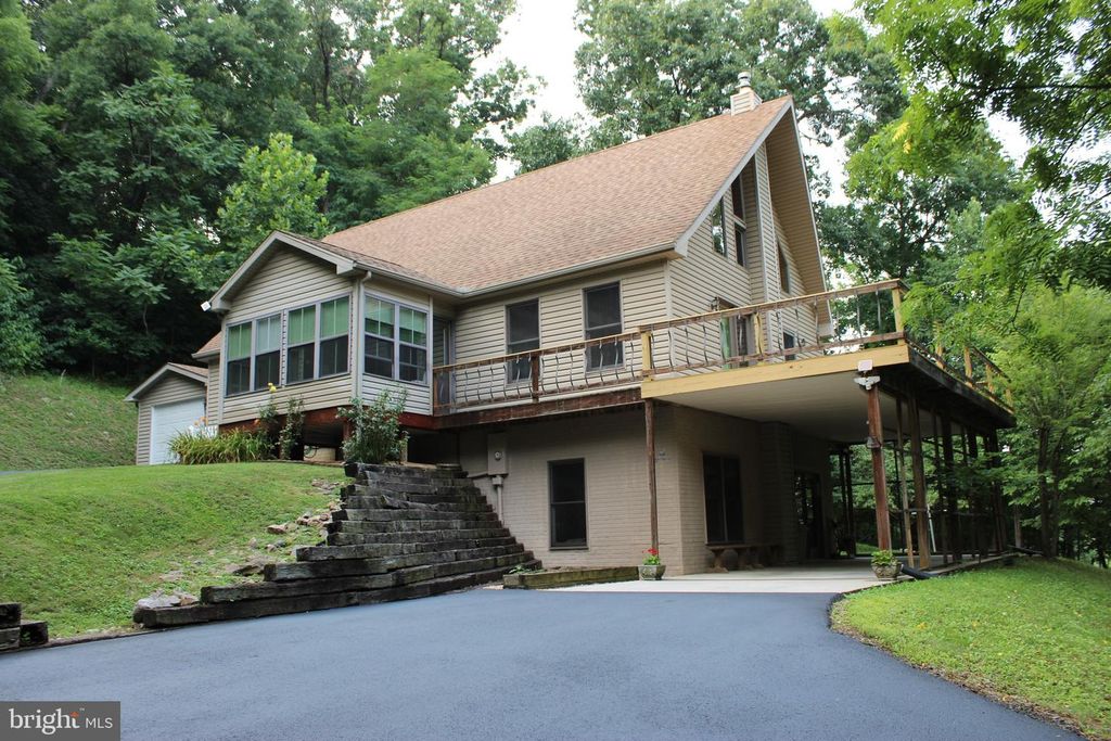 957 BUTLERS CHAPEL RD, Martinsburg, WV 25403