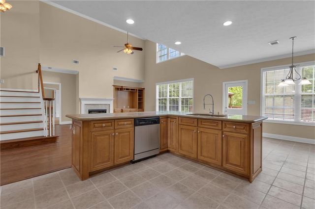 102 Plantation Ct, Lagrange, GA 30240