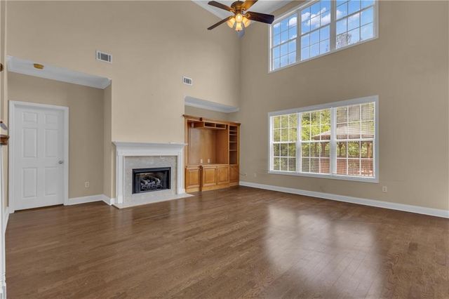 102 Plantation Ct, Lagrange, GA 30240